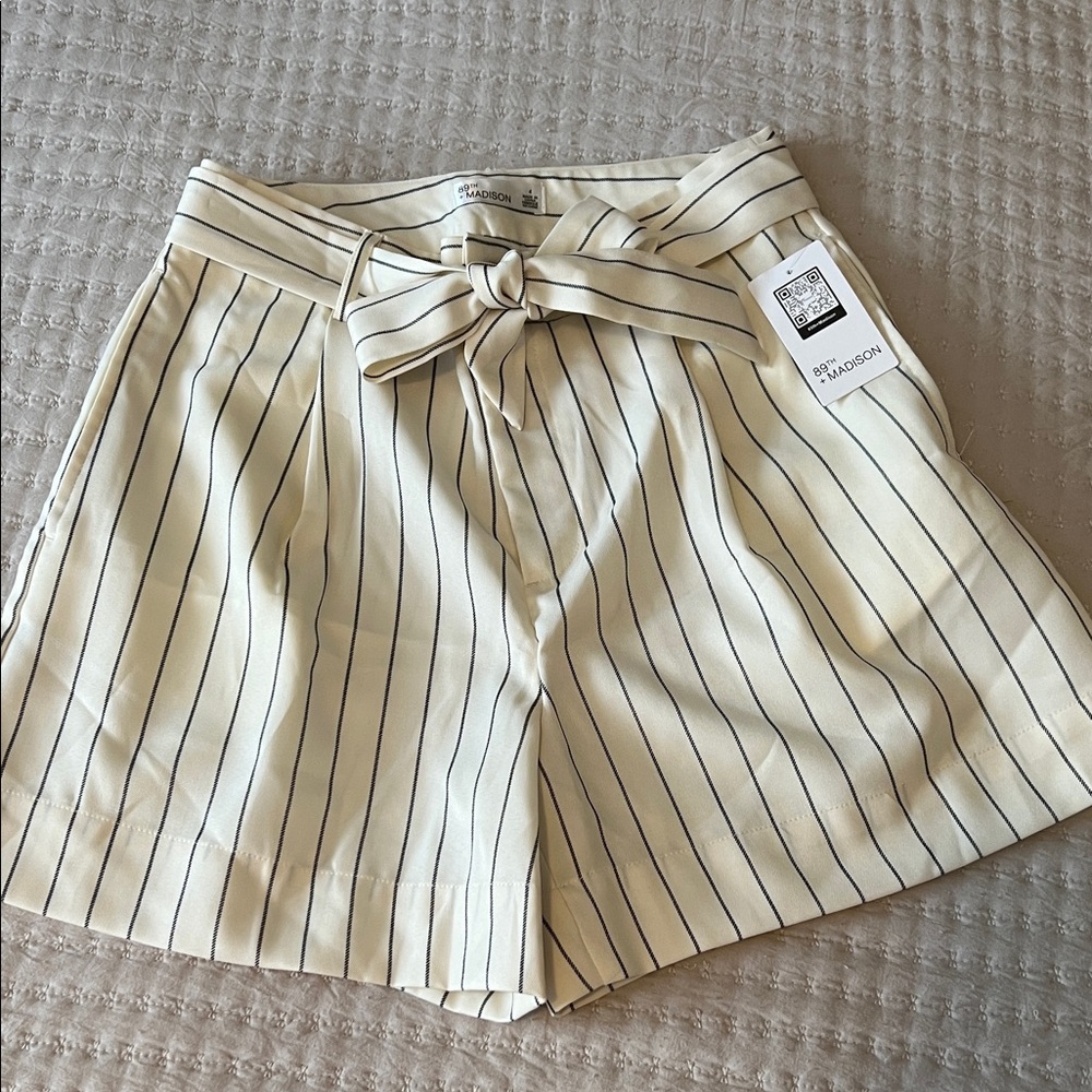 89th & Madison High Waist Cream Pin-Striped Shorts with Belt Tie Size 4 NWT